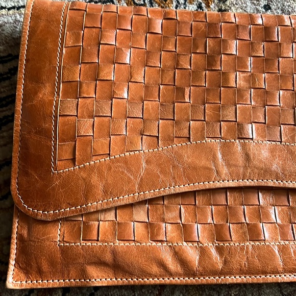 Gorgeous tan genuine, leather handwoven envelope clutch bag 12”x7” - Picture 6 of 12